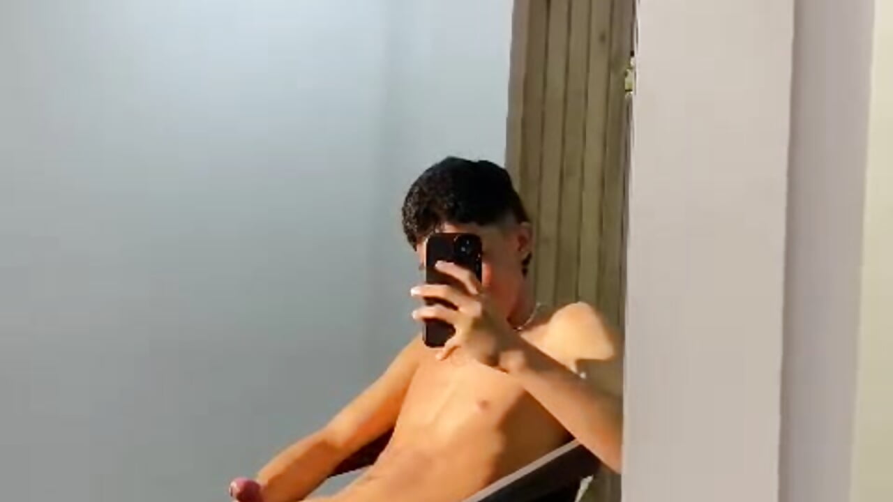 The first jerk off of the morning - video by Tylerffoxx cam model