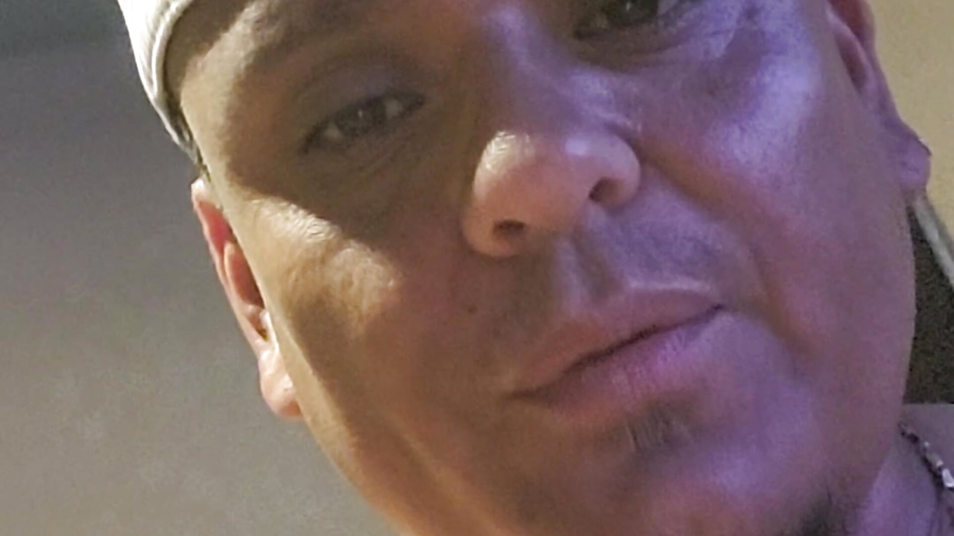 1000108801 - video by 825Danie cam model