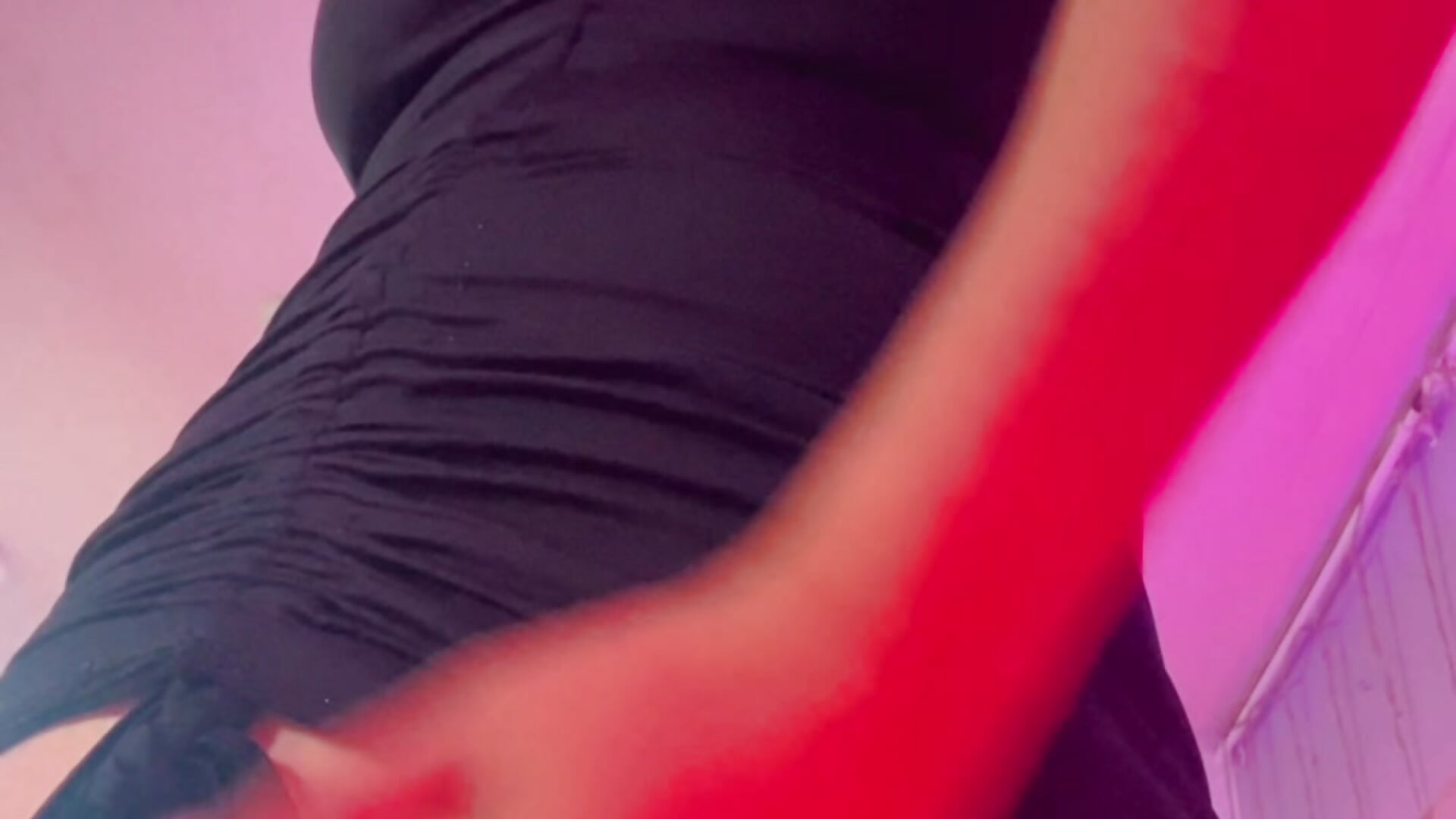 Discover what exists under my clothes 🤭🤭 - video by caroline__muller cam model