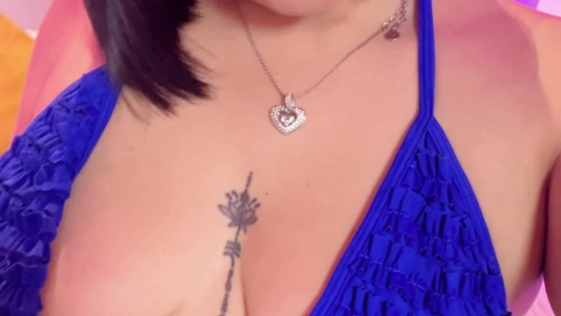 Pretty Blue Boobs 🥰🥰 – video od webkamerové modelky caroline__muller