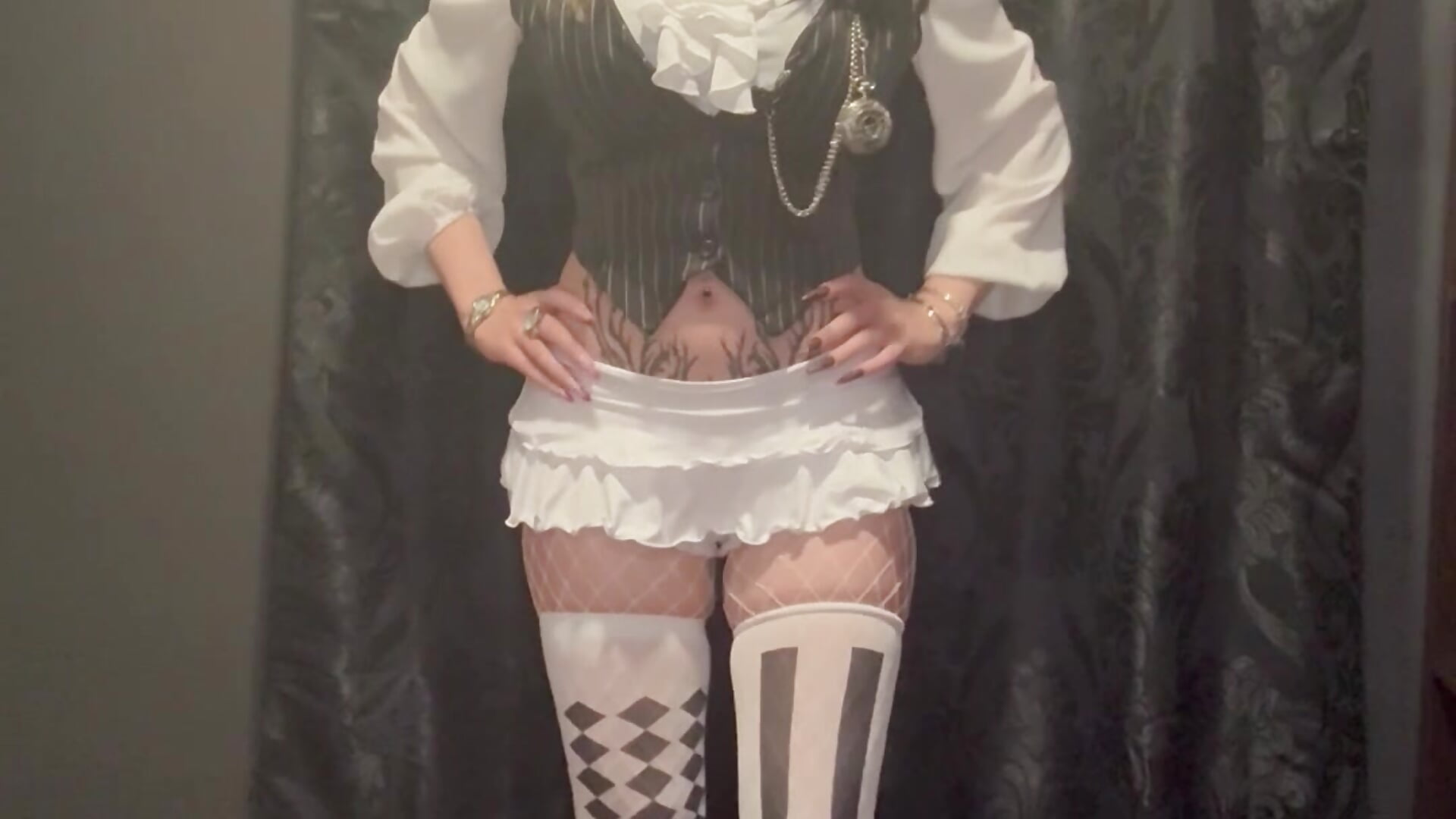 White rabbit - 視頻由 Paige_Turner 主播提供