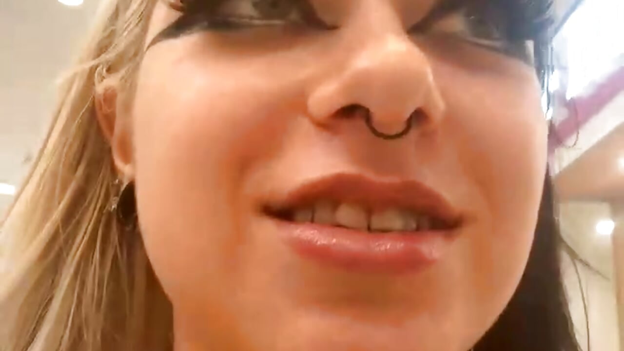 1st public private. i get a stranger to grab my ass(only me on cam) - video by Paige_Turner cam model