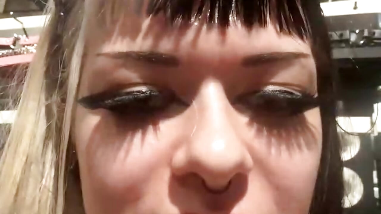 1st public private. i get a stranger to grab my ass(only me on cam) - video av Paige_Turner cam-modell