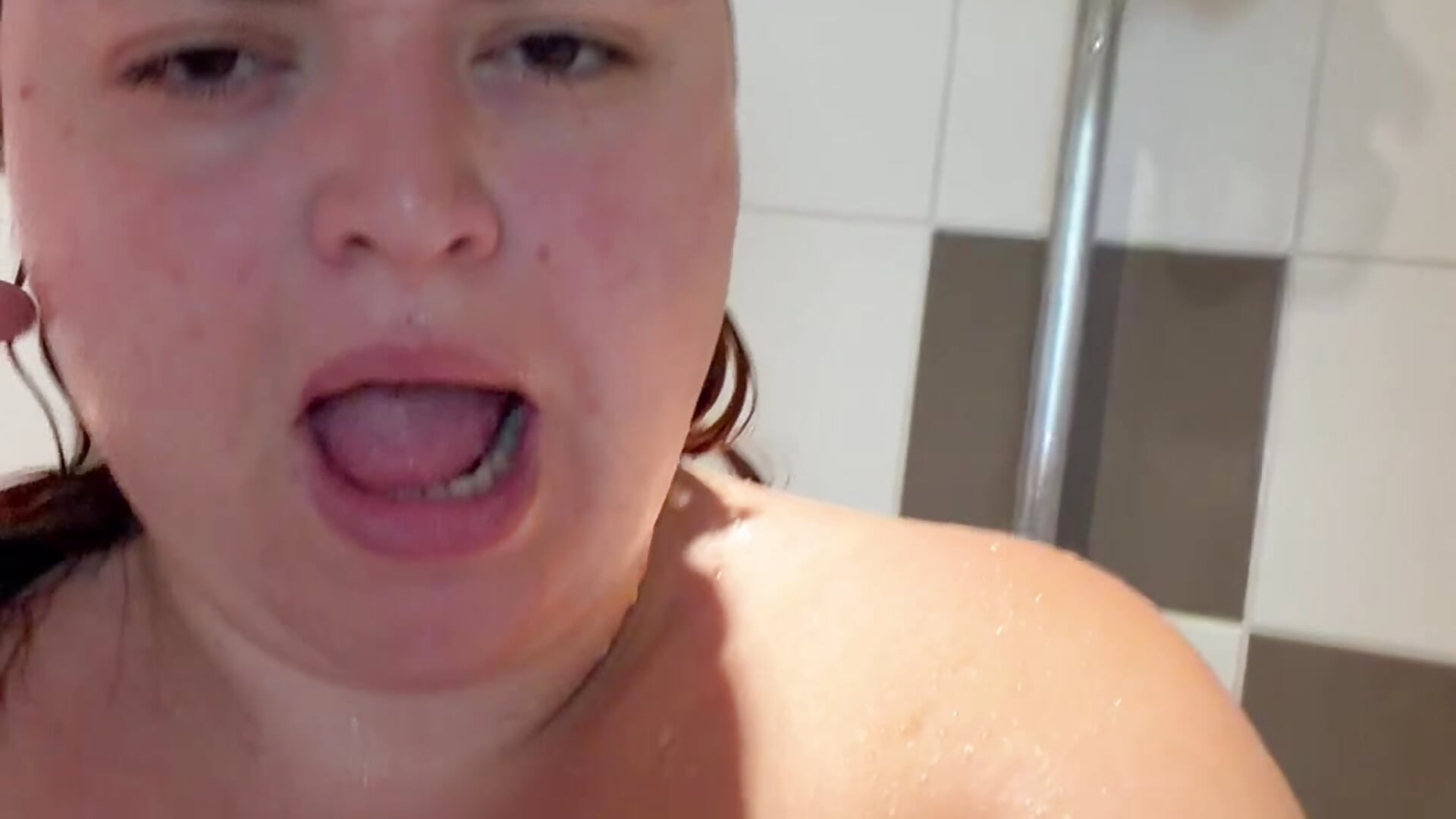 Tu préfères ma chatte rasé ou poilus ? 🫢