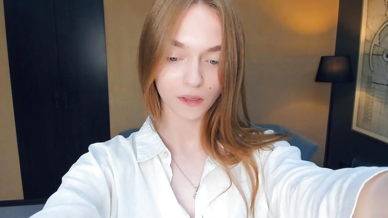 Be closer to me - video của người mẫu cam MarianFares