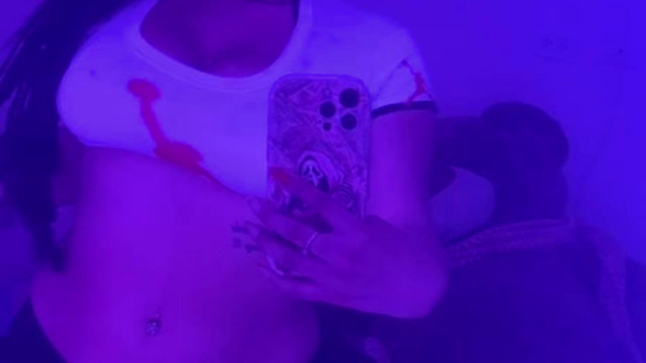 😈