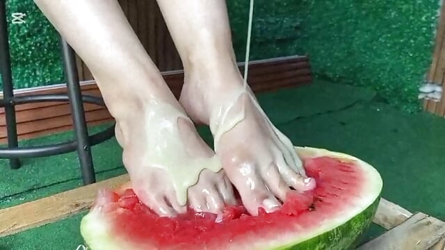 Between your feet and my desires 🦶🔥🌺 - CuteButHarder主播的视频