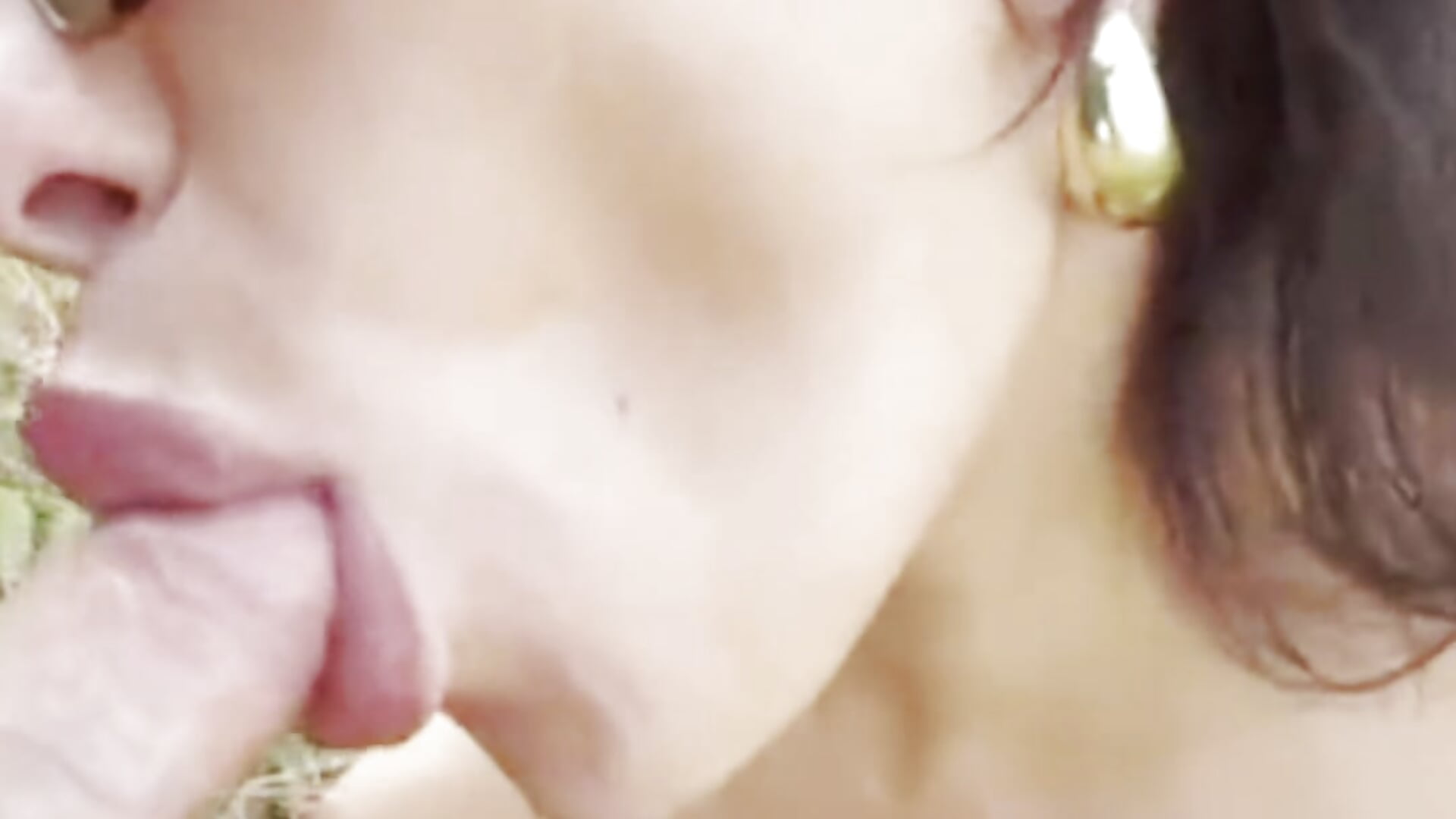 Extrait pipe 🍆 dans un champ. Achètes la vidéo pour voir ce que je prend - video by salvana cam model