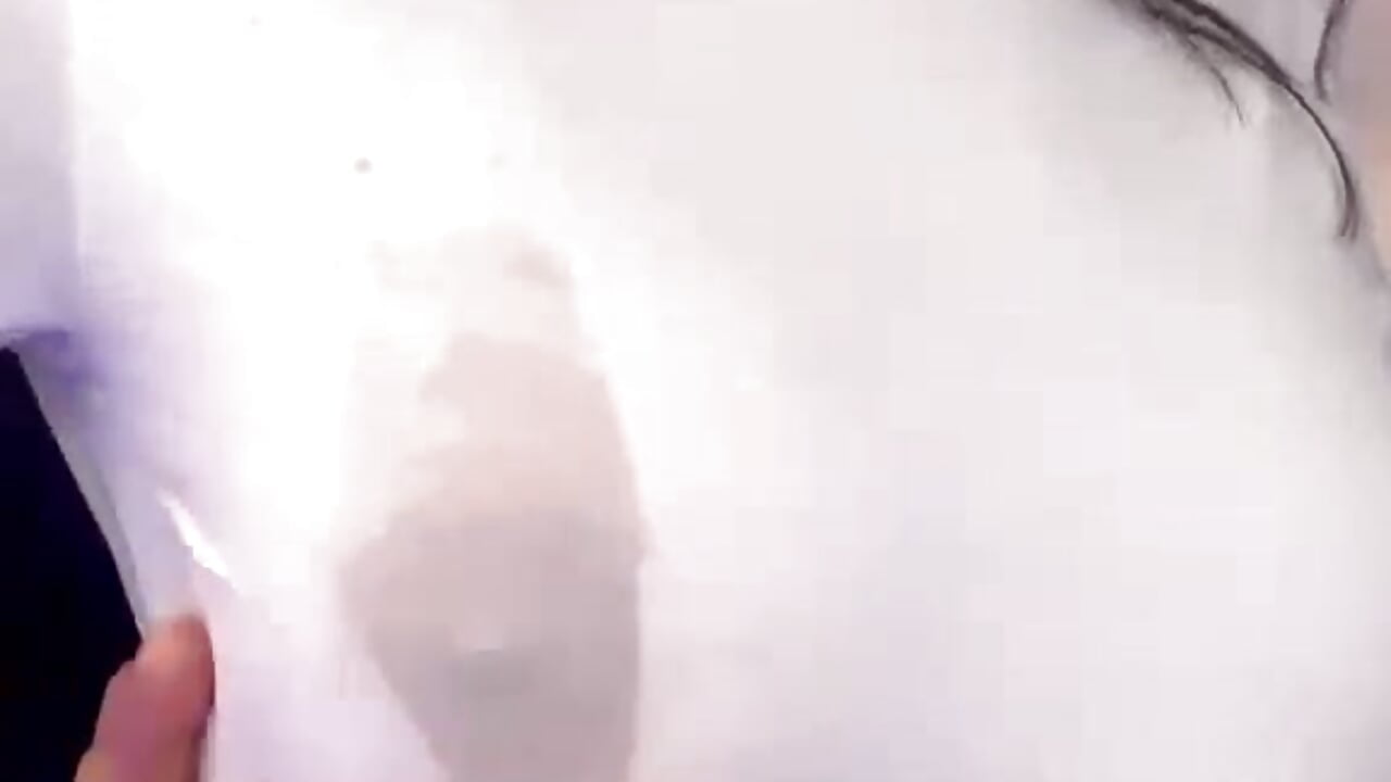 Wet T -shirt 💦💦 - video oleh model kamera eviegothel_