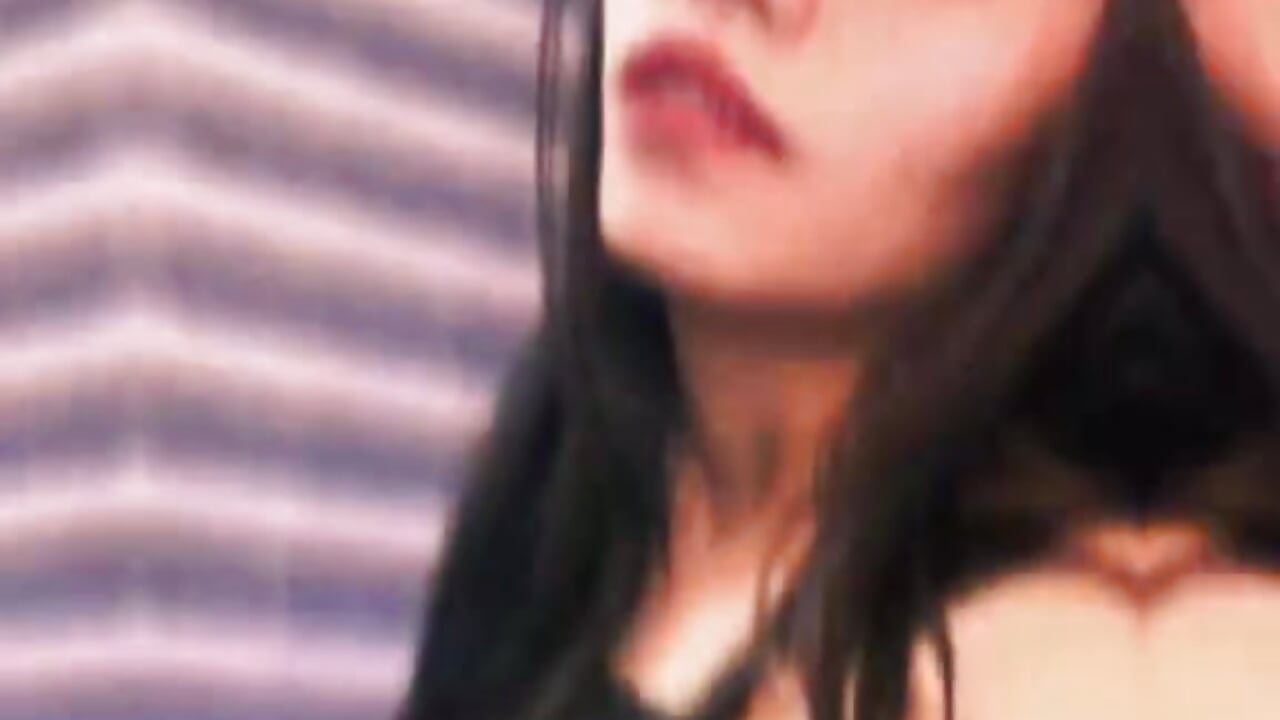 Just a bit of me 🙊💙 - video oleh model kamera eviegothel_