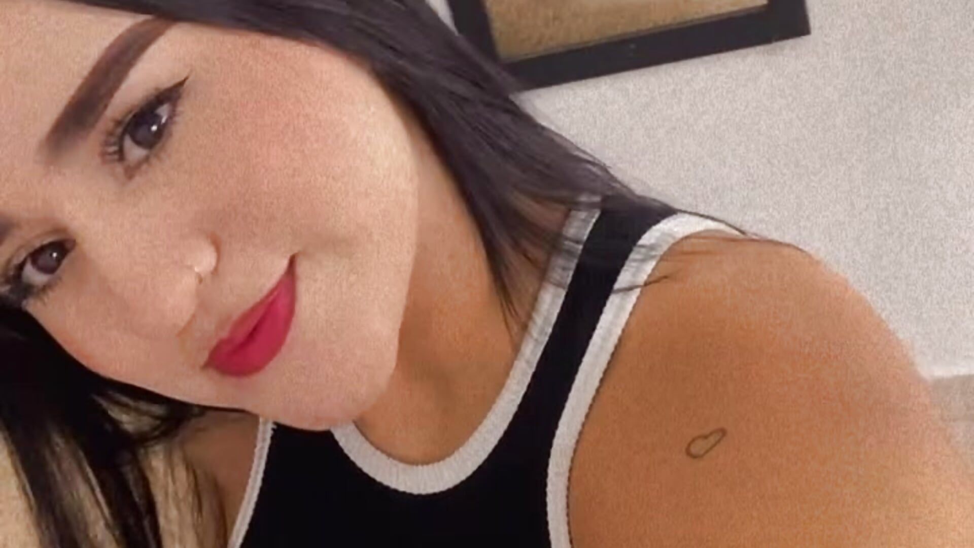 Kiss - video by Jana_arab cam model