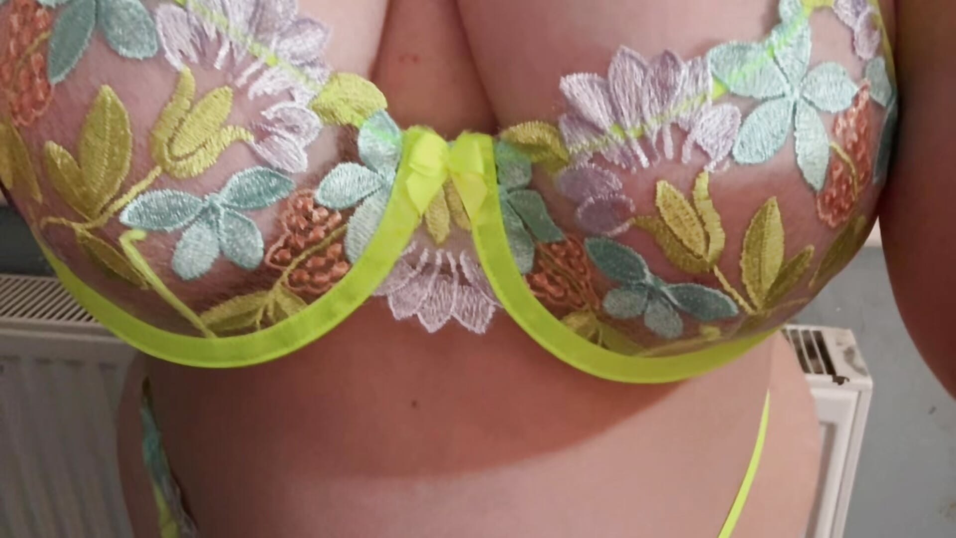 v24044gl0000d1q2honog65mjtfvhkc0 - vidéo du modèle de showcams sexychloe93