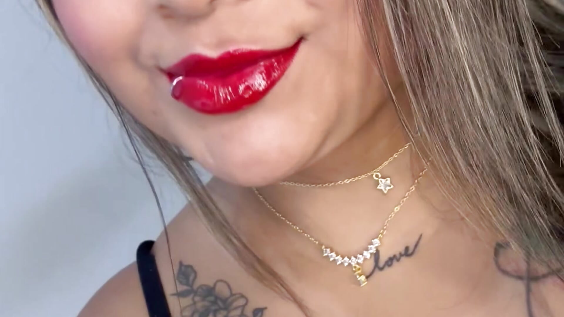 Red Lips 💋✨ - video by ashley-swift- cam model