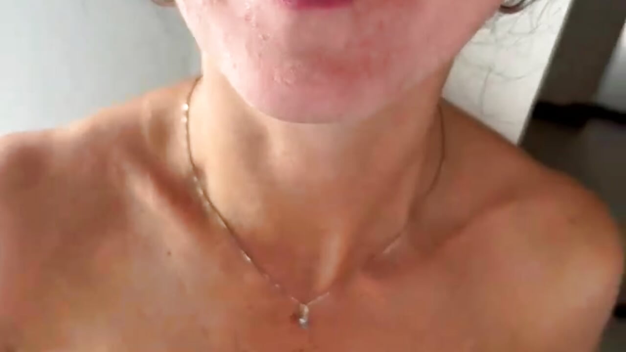 [7 Aug 18:51] Private Show - copy 8 Aug 09:37 - clip cu Misstakenhot model videochat