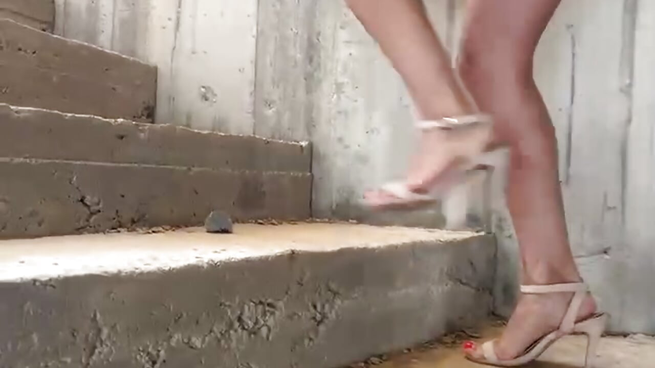 Urbex madame seule deambule - pas d 'actes sexuels - clip cu Misstakenhot model videochat