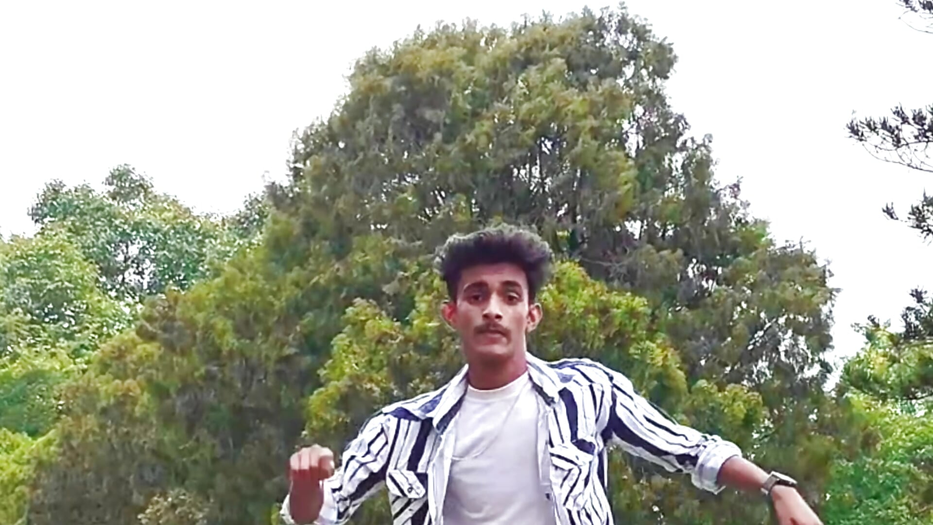 1000003861.mp4 - video oleh model kamera Dancer_Arvind01