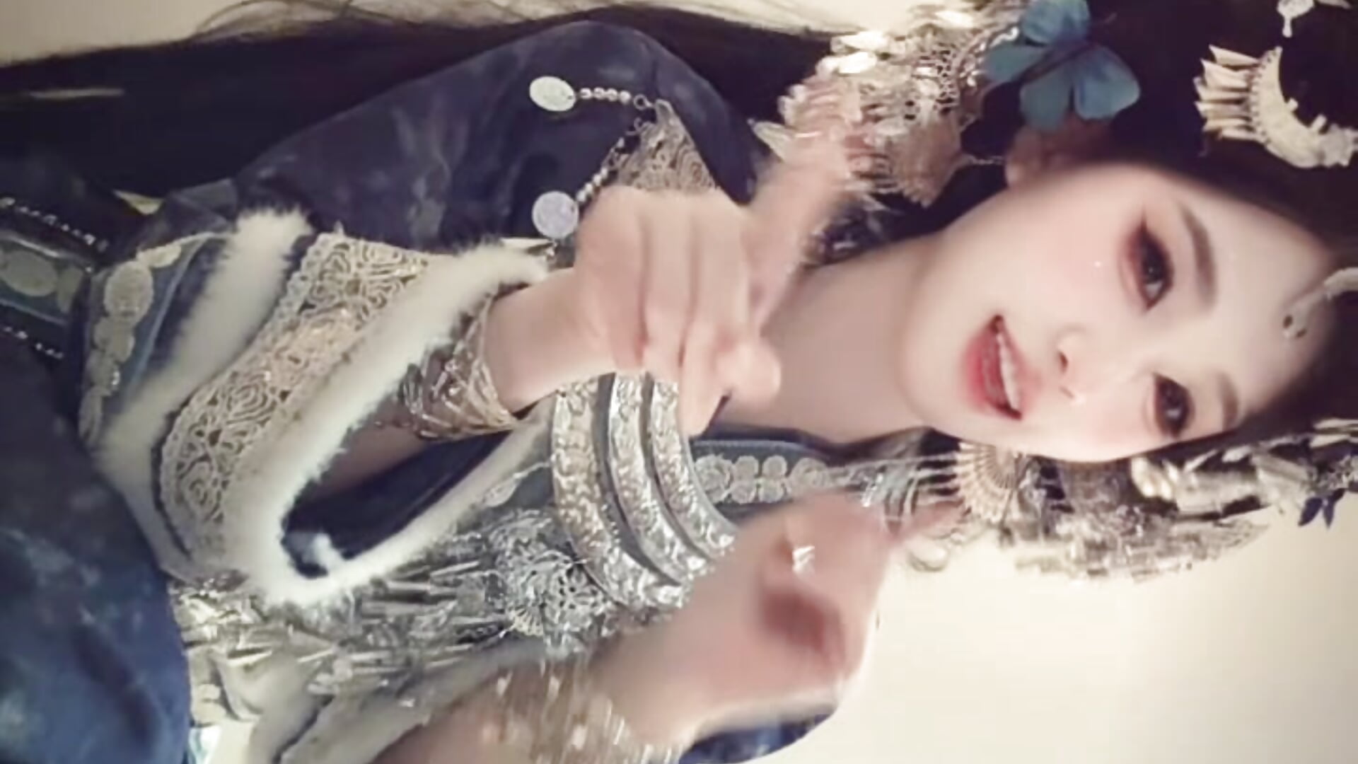 3️⃣月王子更新2之女网红的横屏手势舞 - video oleh aceekie-nana kamera model