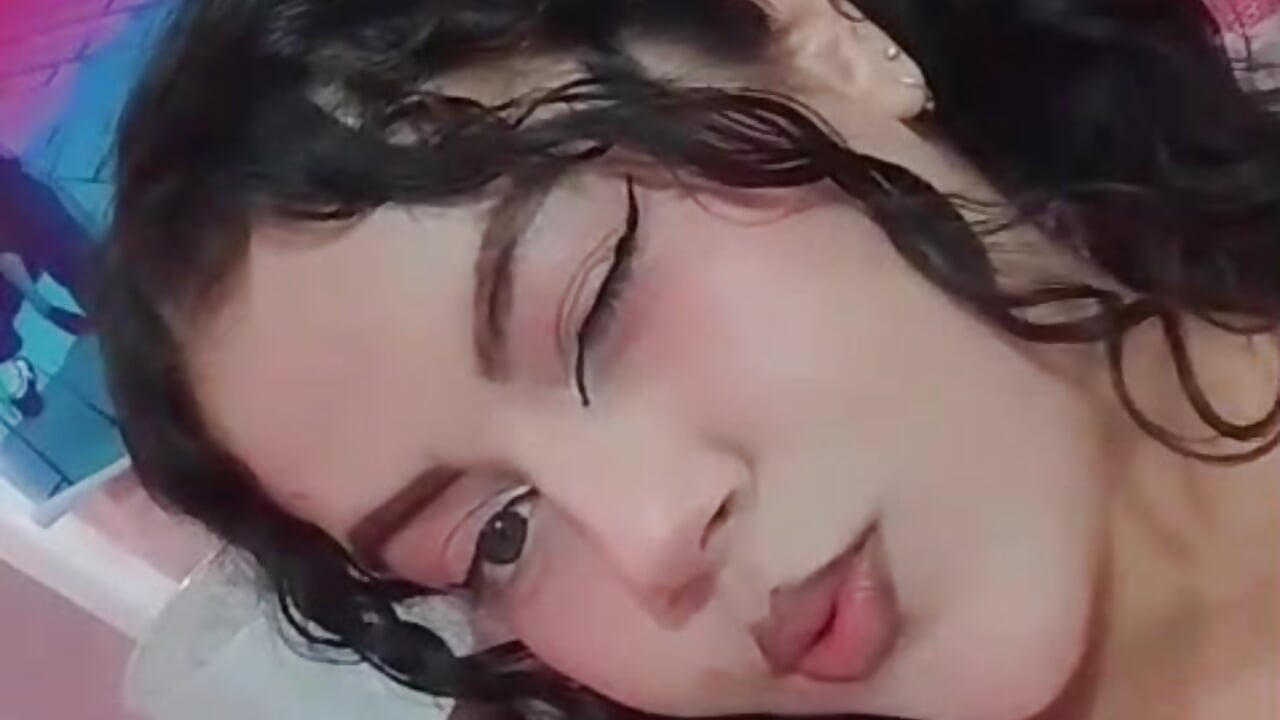 profile-intro-video-1768851581 - video oleh sara_hot_18 kamera model