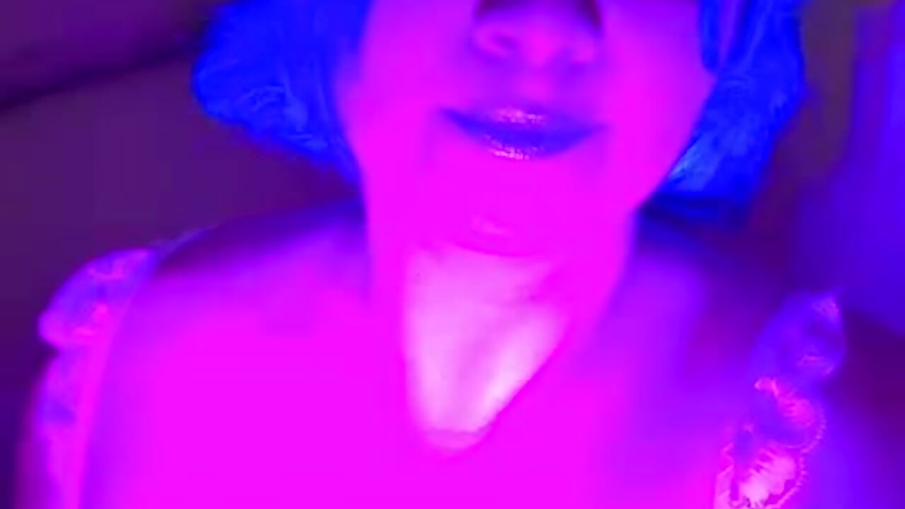 Sexy kitten😈💜 - video by SamaraBlessed cam model