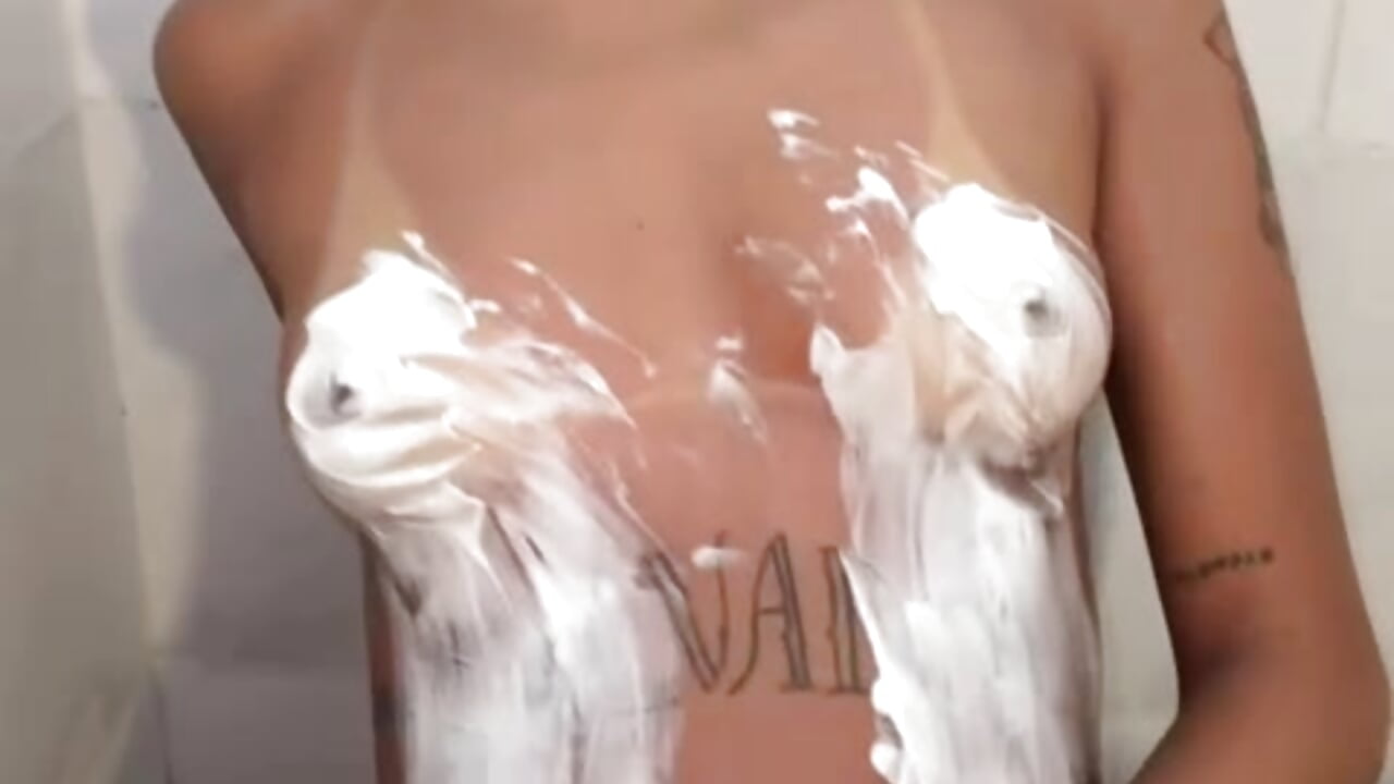 Foamy pussy - video by Danicute_ cam model