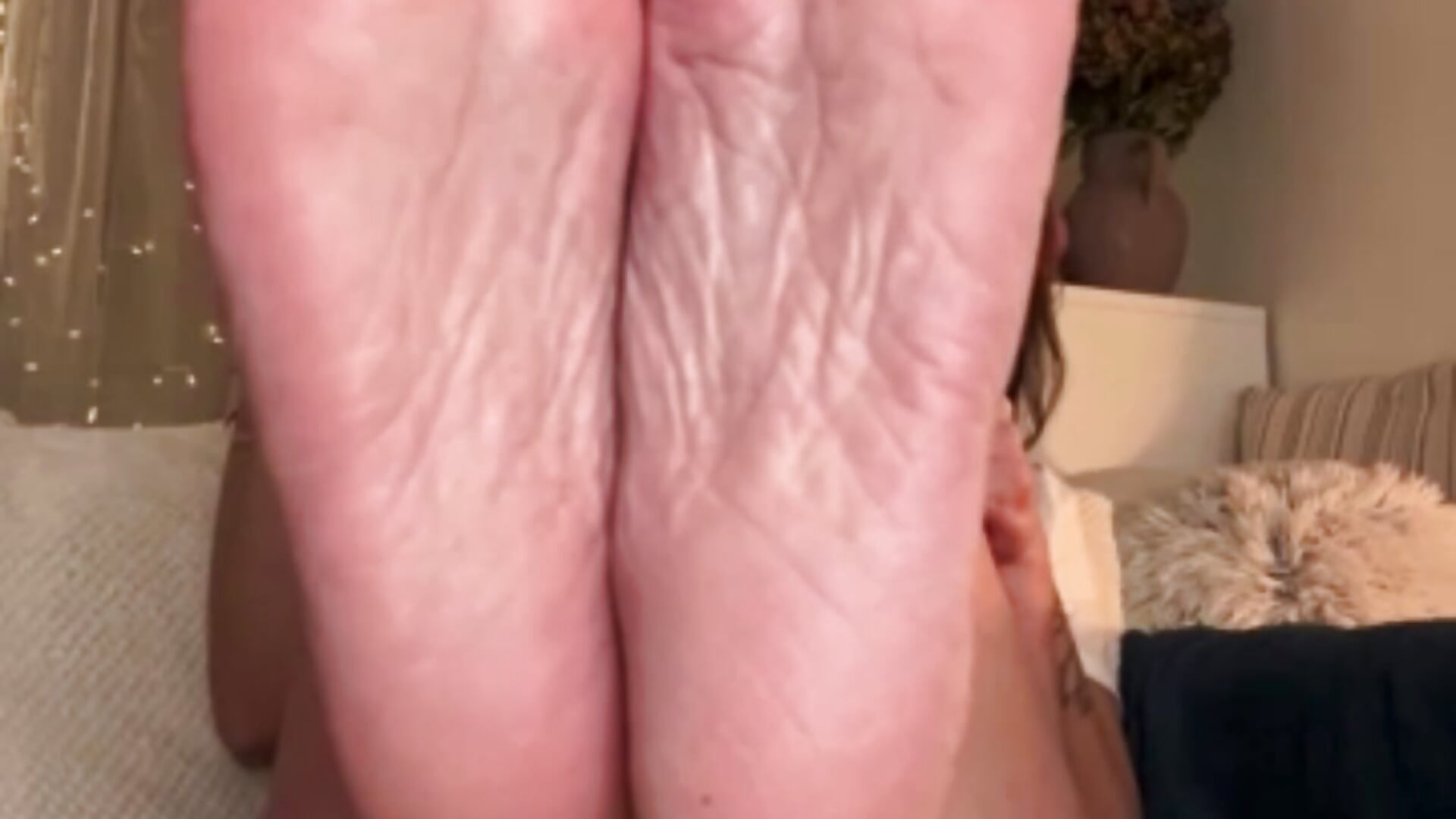 Flash pieds & pussy - video oleh MarahWdsn kamera model
