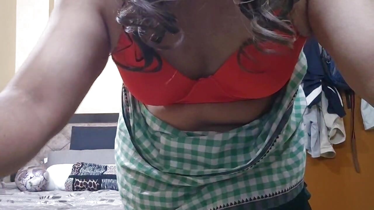 WhatsApp Video 2025-07-16 at 00,35,07_10201a61 - video by miniSissySlut1 cam model