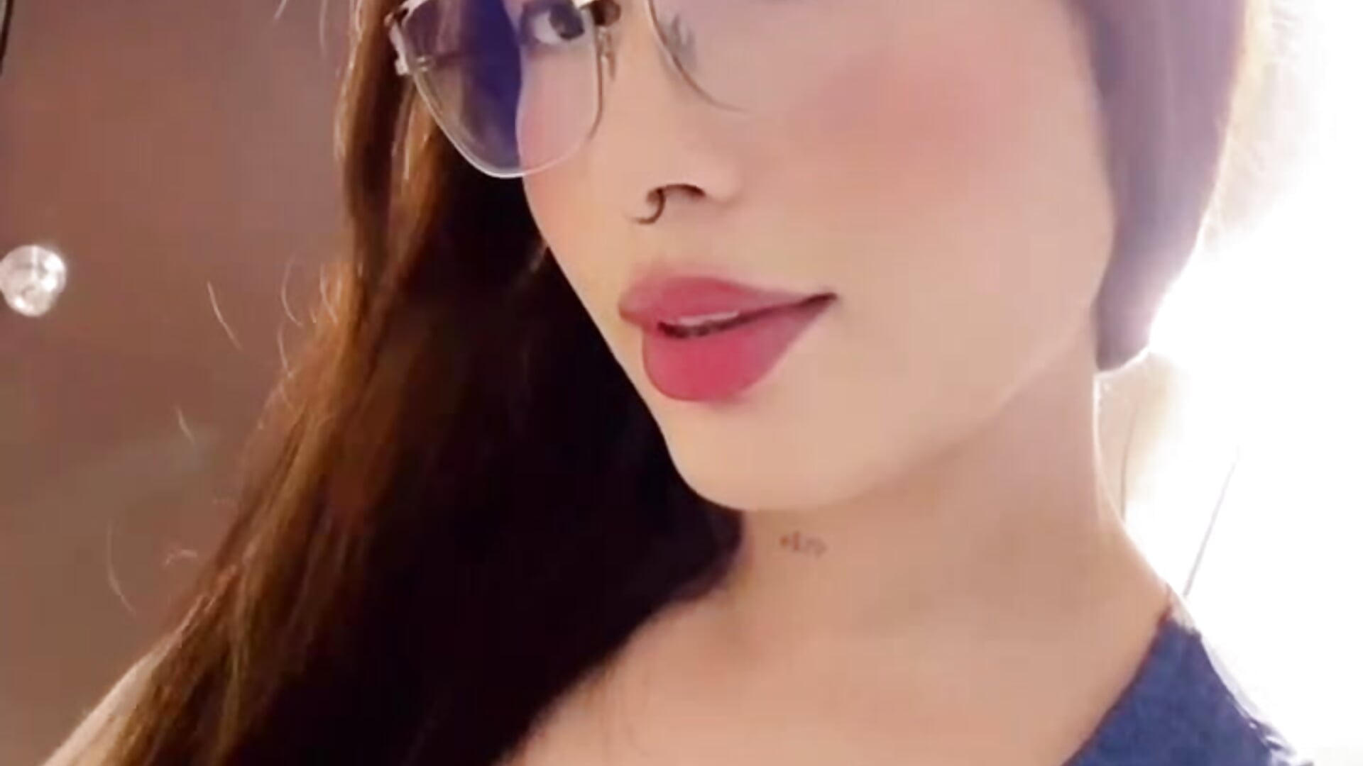 Tattoo - vídeo de la modelo de cam Alhara_Luna