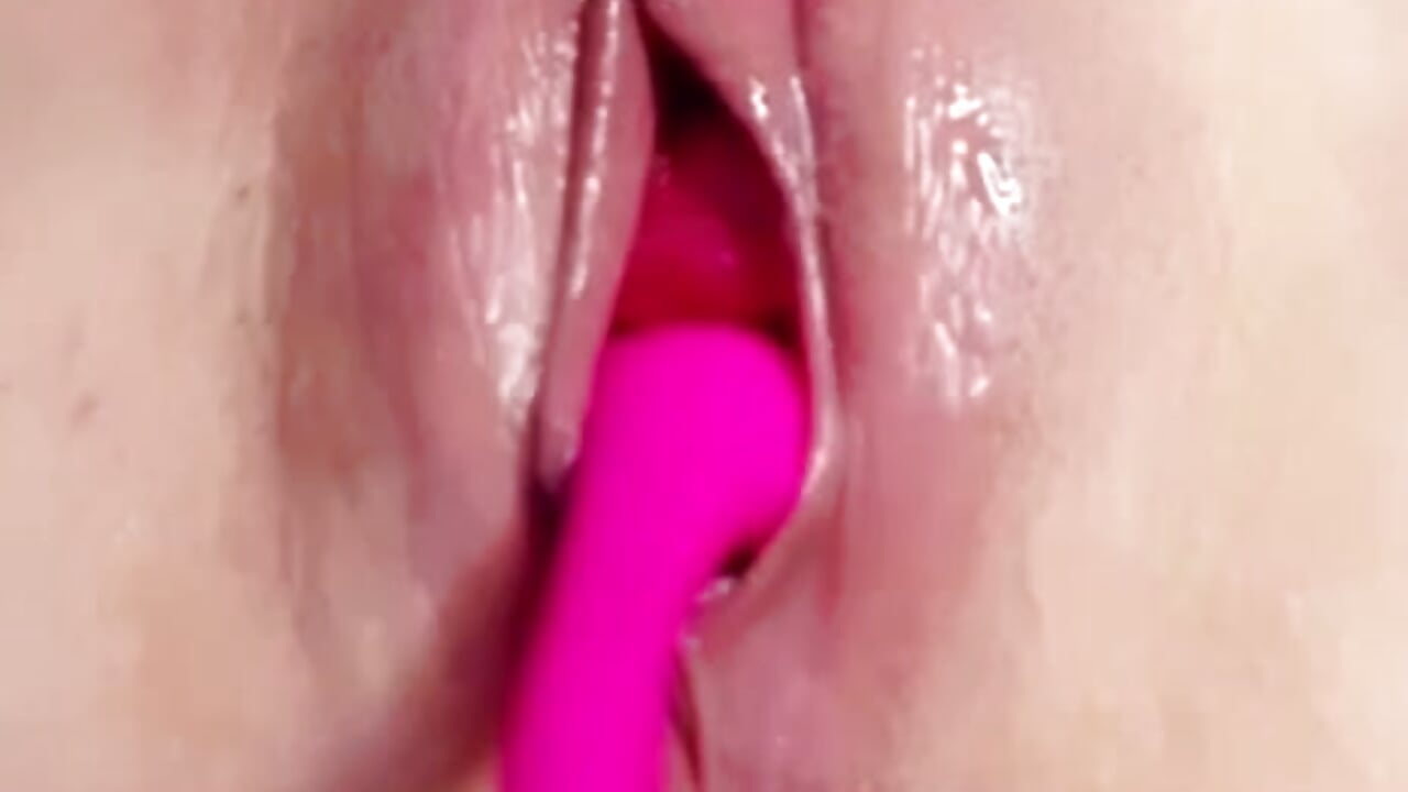 Love Lush on my ass with touch my pussy 🍑