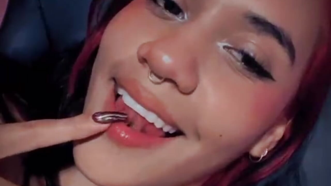 Arte - vídeo de la modelo de cam artemiss_tay