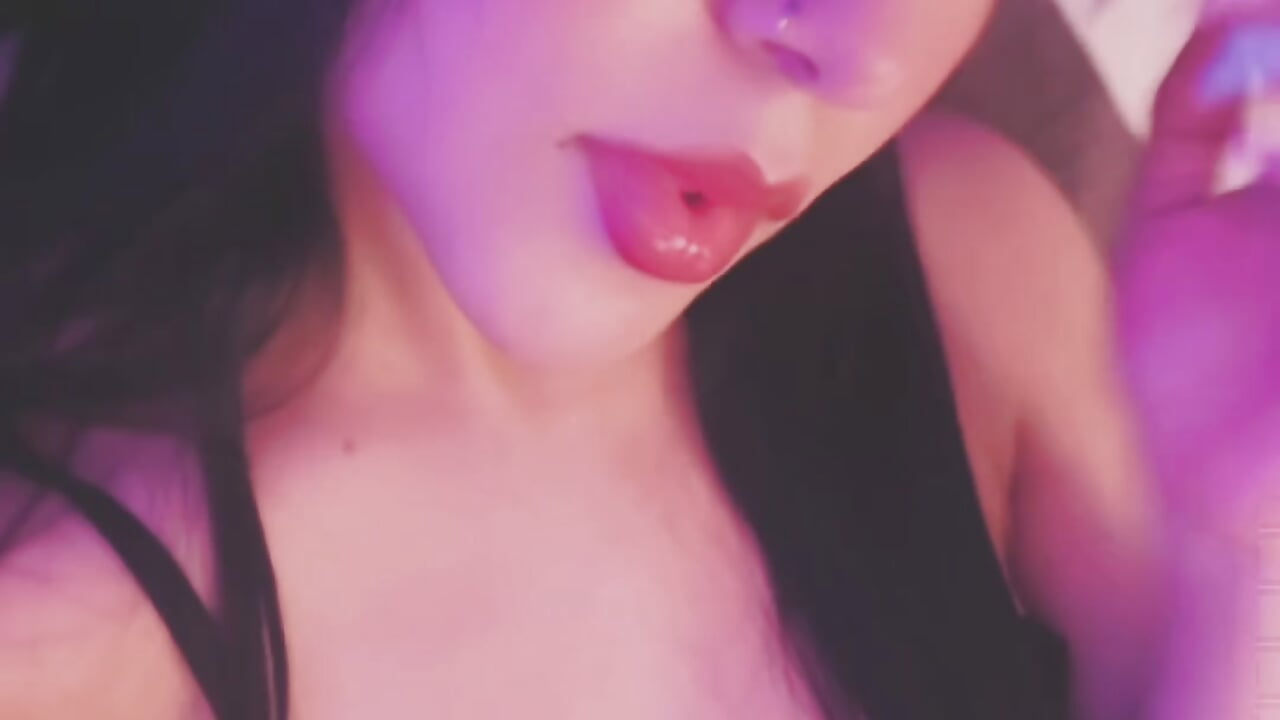 Kiss🌸 - video by Bellakisss cam model