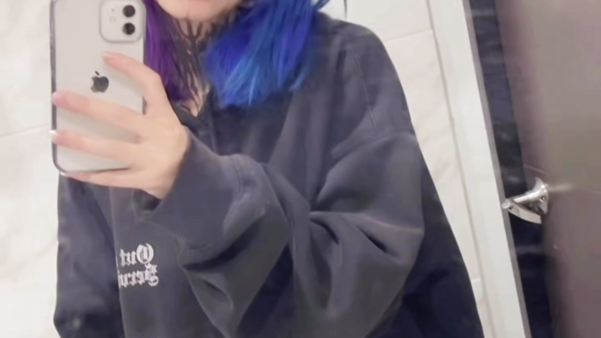 41352b7c39fd4b3a81402eb5e879cddf - video by cosmic_galaxy_ cam model