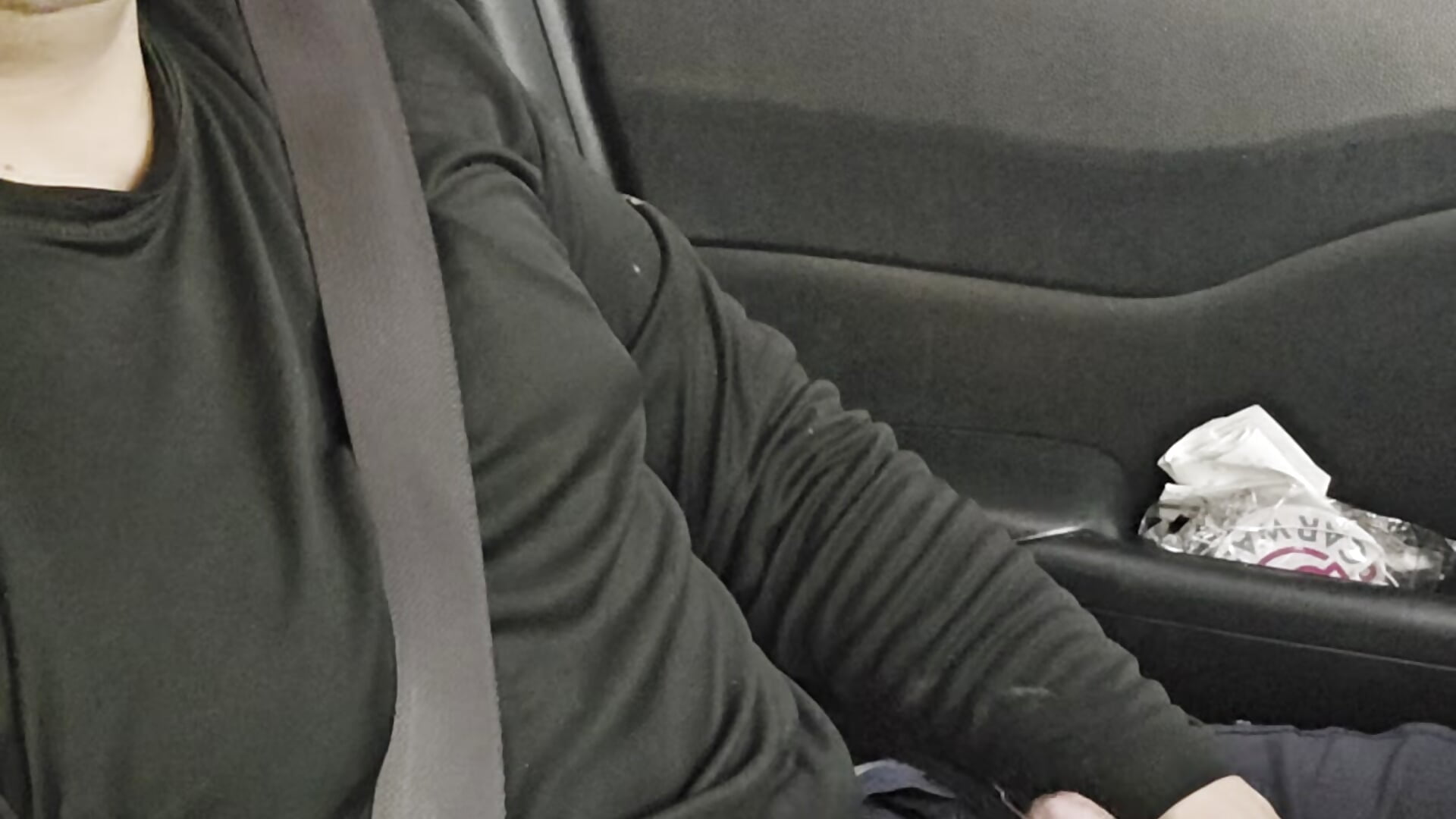 Tocandome la poya en el carro
