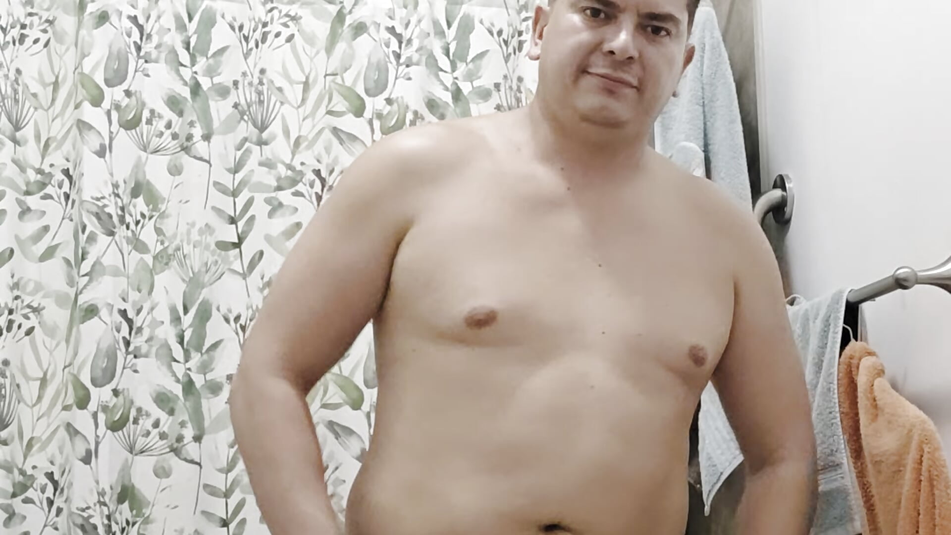 before the shower - video by lucho8690 cam model