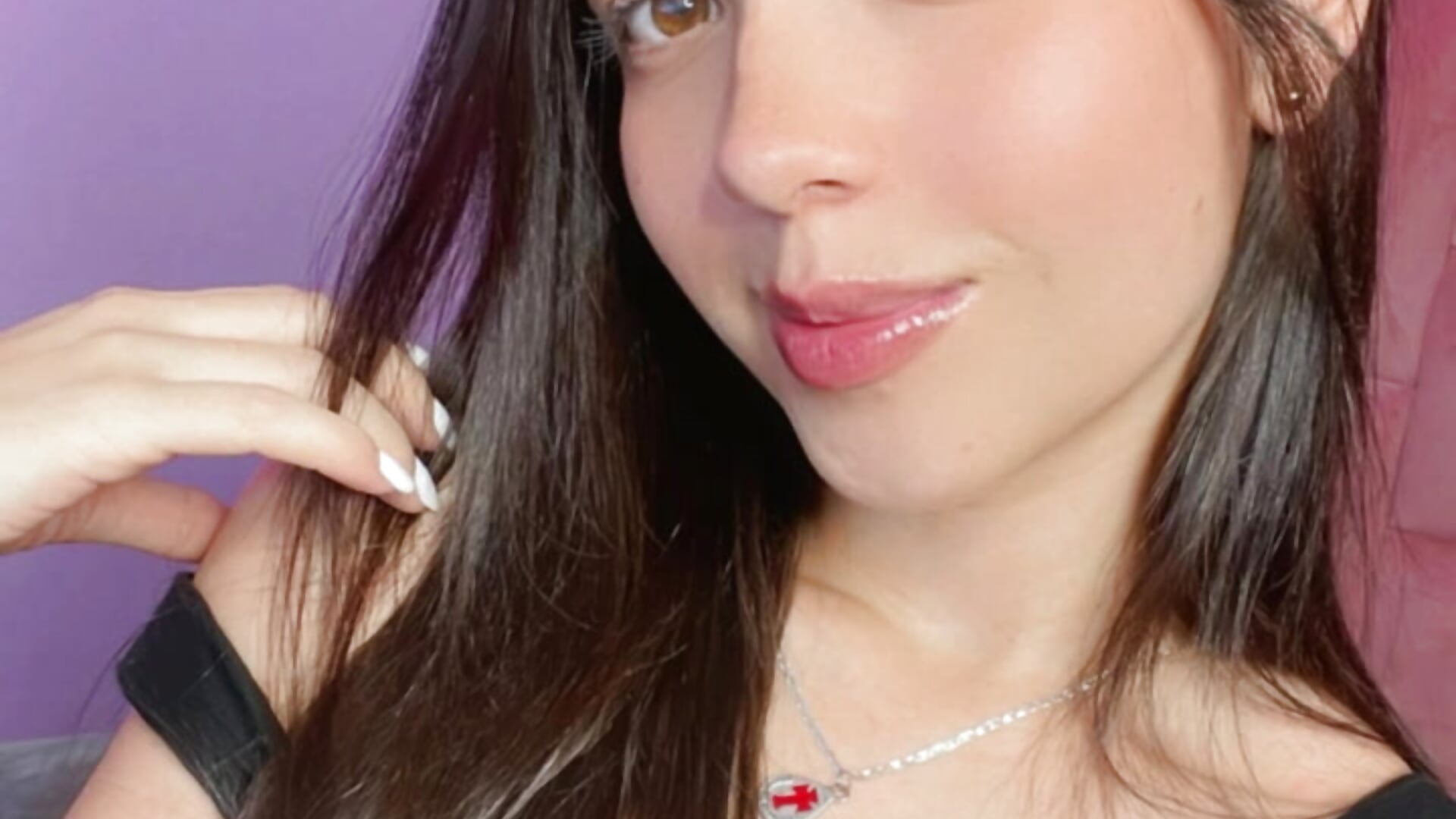 Kiss ❤️ - video by dalianataba cam model