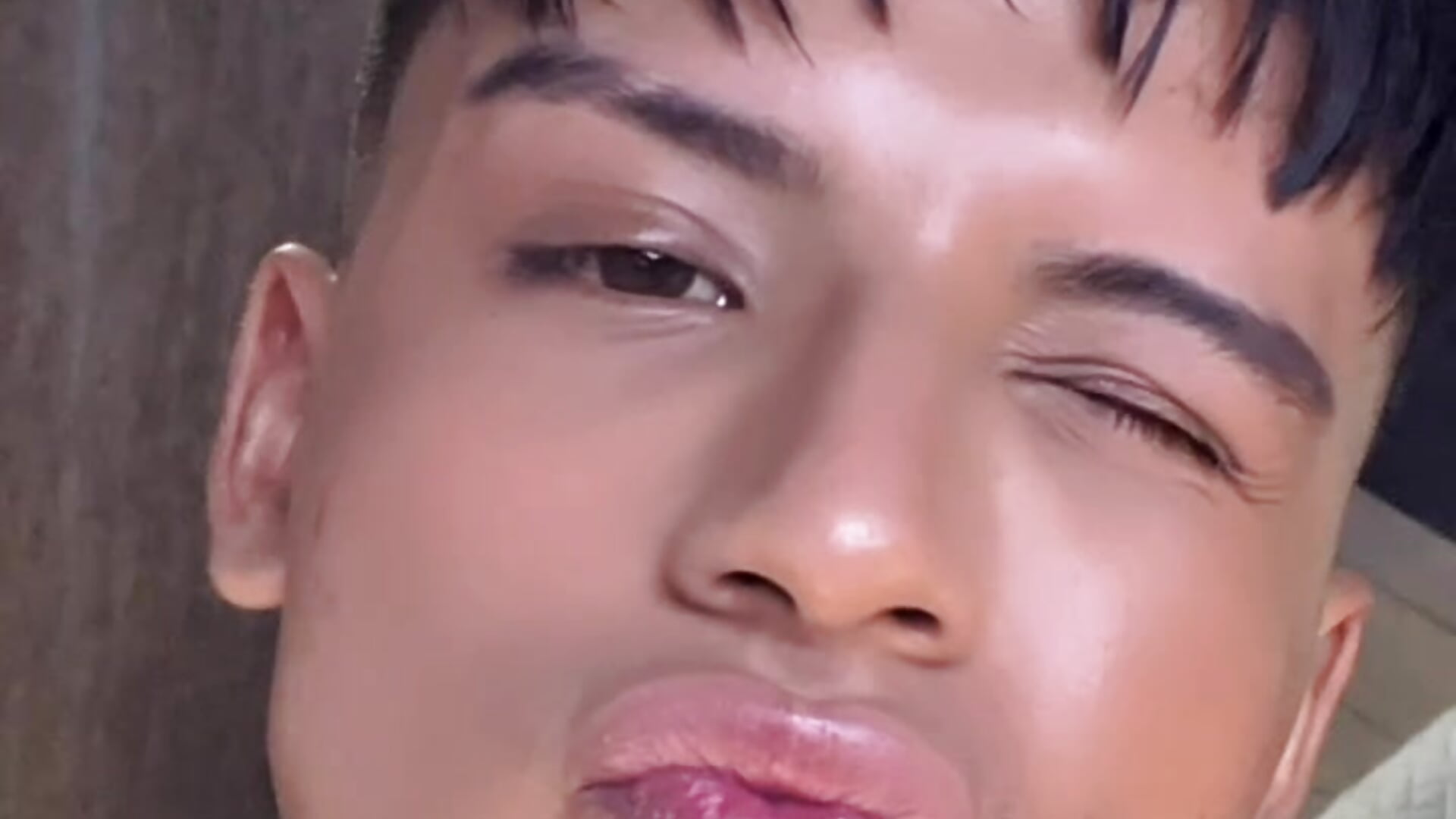 Cute face - video by Jakelauren1 cam model