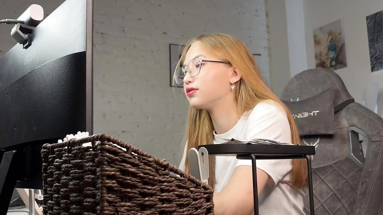 Me - video by MerciaFarleigh cam model