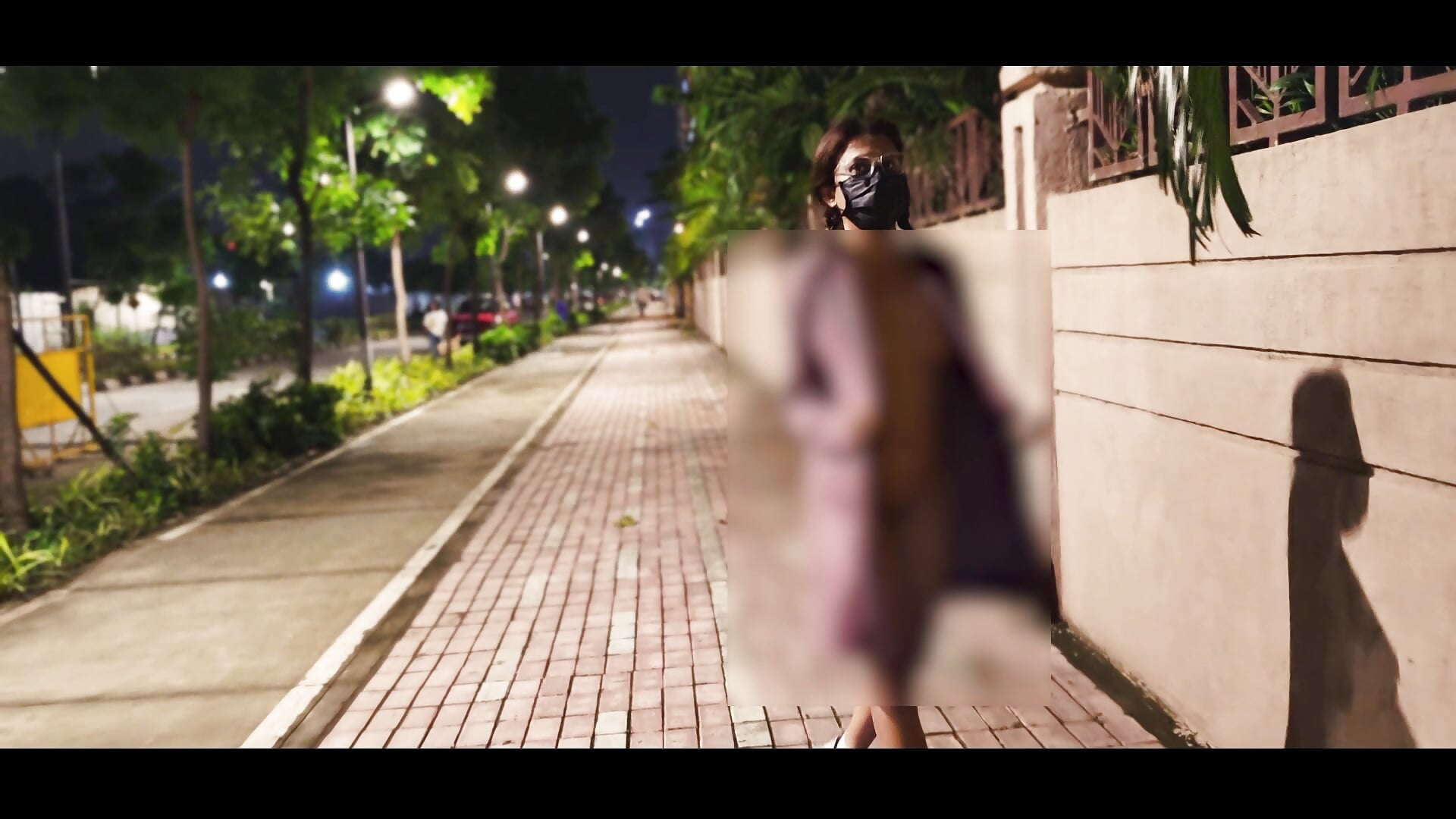 Preview_Risky Undercoat nude Walk on a Busy Street – video af SinfulTemptation cam-model