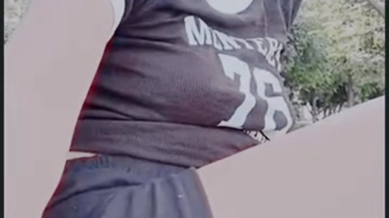 Risky public park asshole spread — filmik SinfulTemptation, modela(-lki) na kamerkach