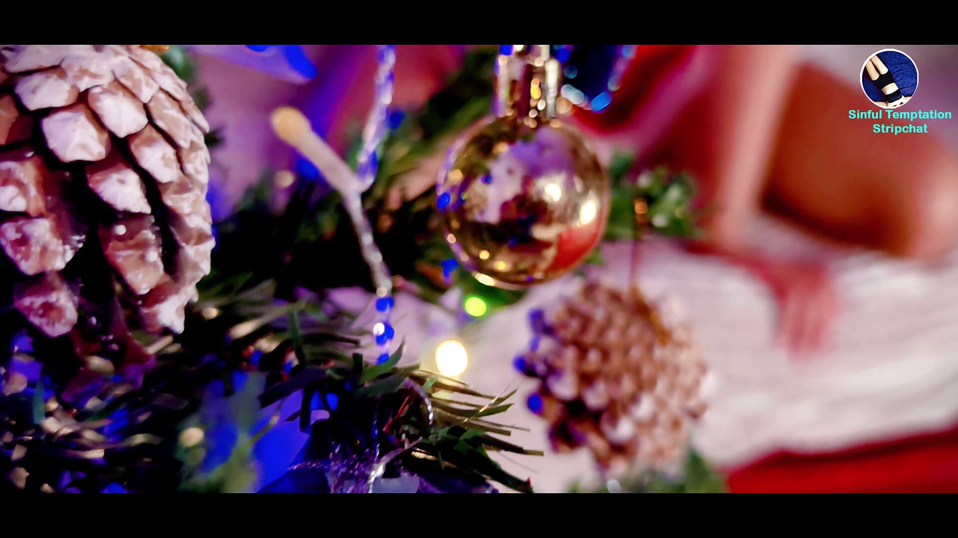 🎄🎅 🤶Christmas but Make It Hot 🎁 ❄️ - video by SinfulTemptation cam model