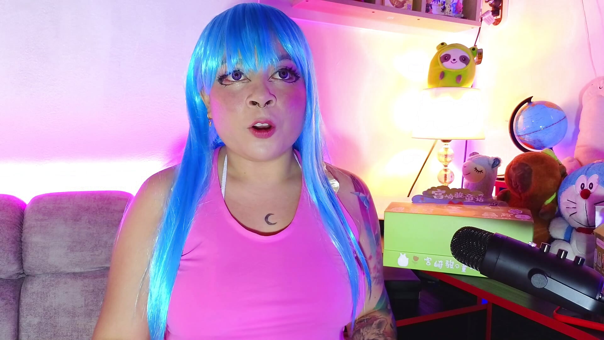 un boxing - video by Lucycosplay777 cam model