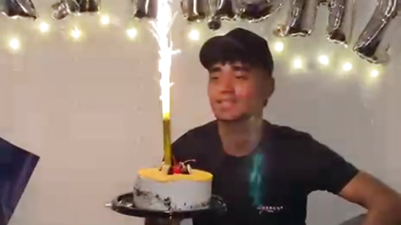 My birthday celebration 🎁🎁 - vídeo de Jacob_606 modelo de câmara