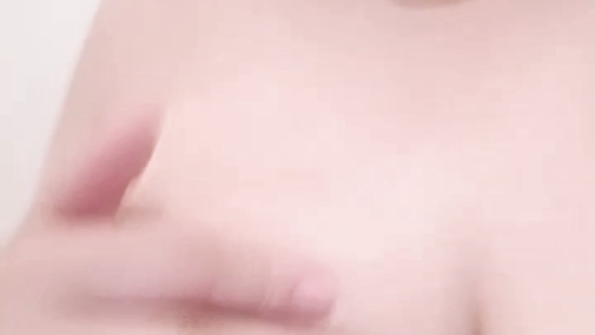 لحس ومص حلمات