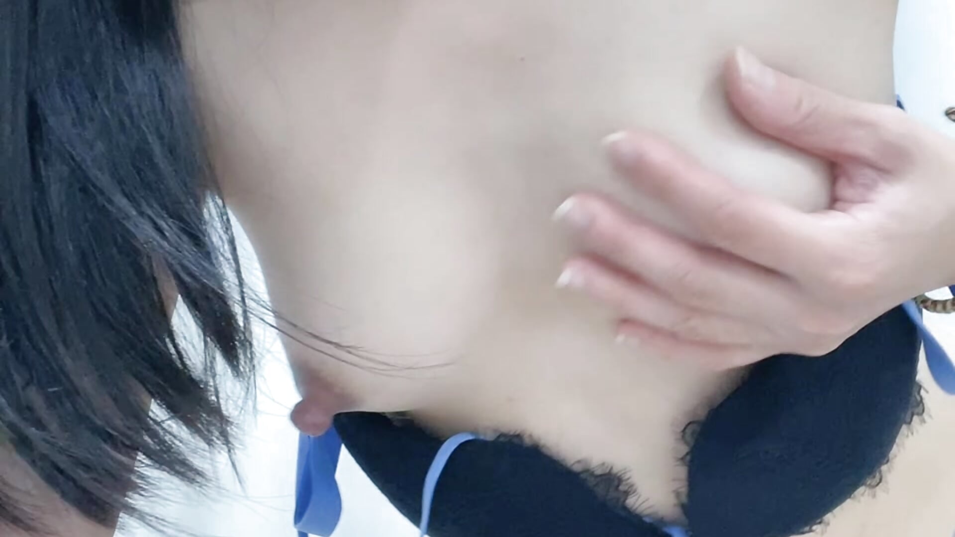 撫慰性感乳頭🥵