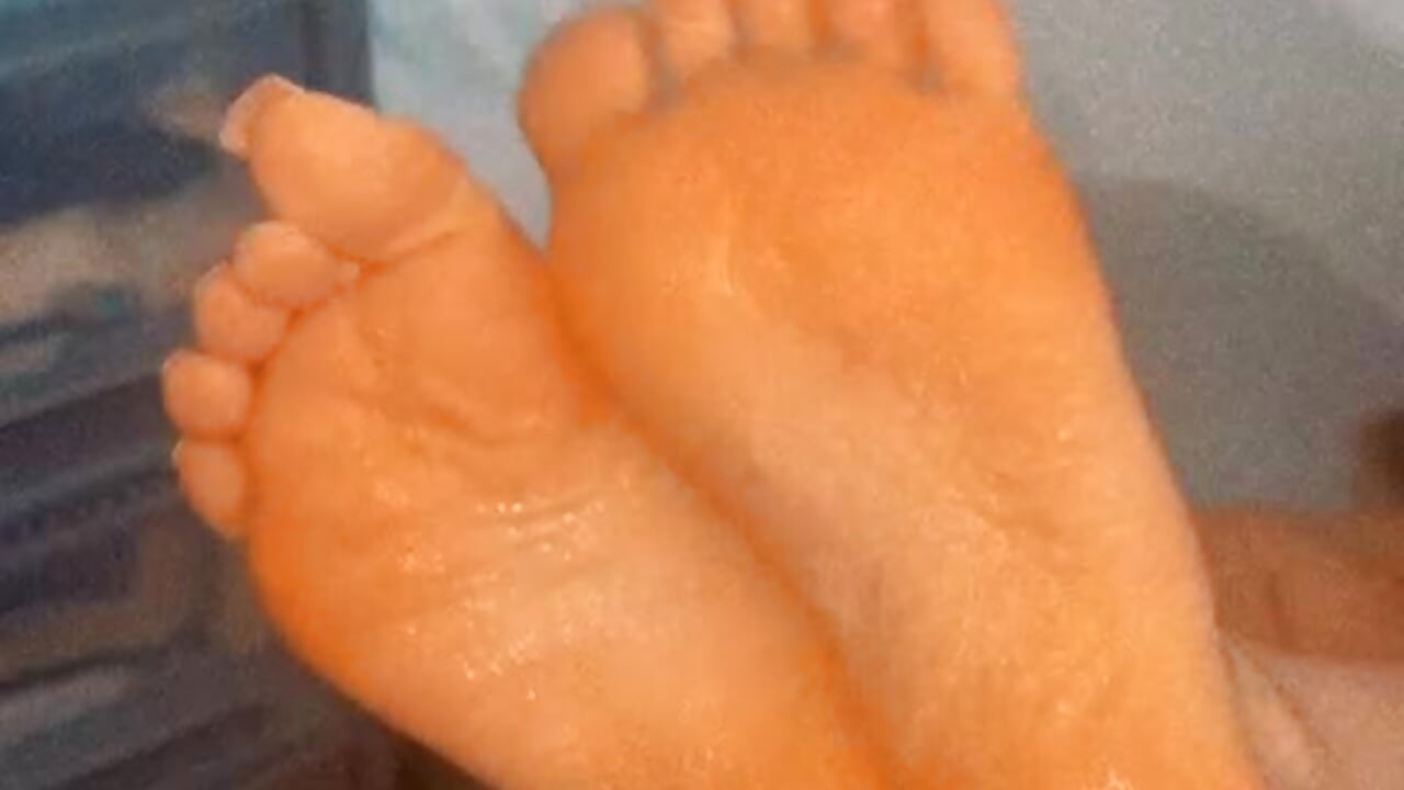 NAUGHTY FEET VIDEO - video của người mẫu cam SexySashaxox