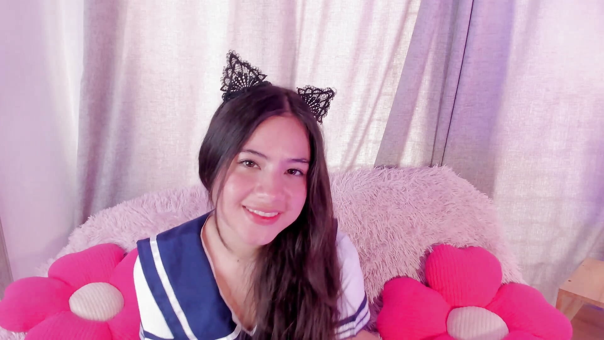 “Let yourself be hypnotized for a moment… just a moment 😏✨” - video by ameliiaa_smith cam model