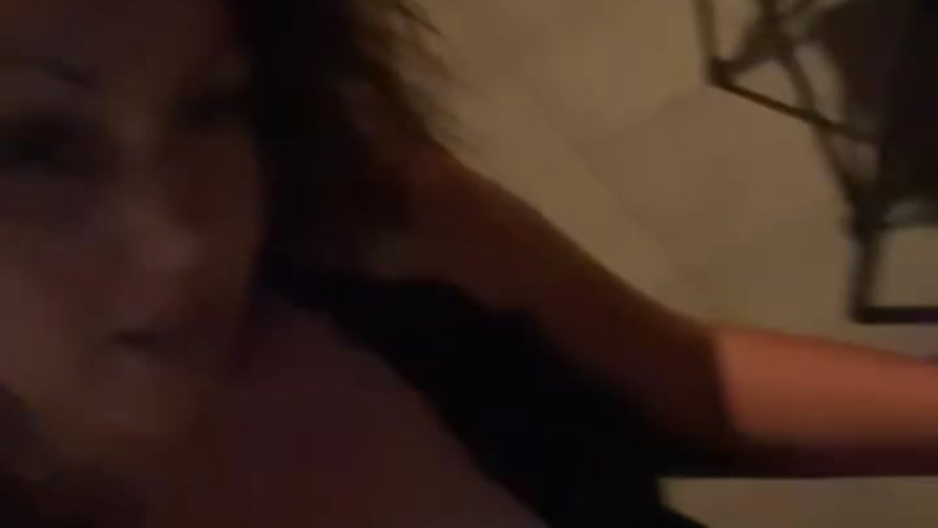 4861019C-AA1D-4ECE-B773-A65ECD393097 – видео вебкам-модели VeuveNoiire