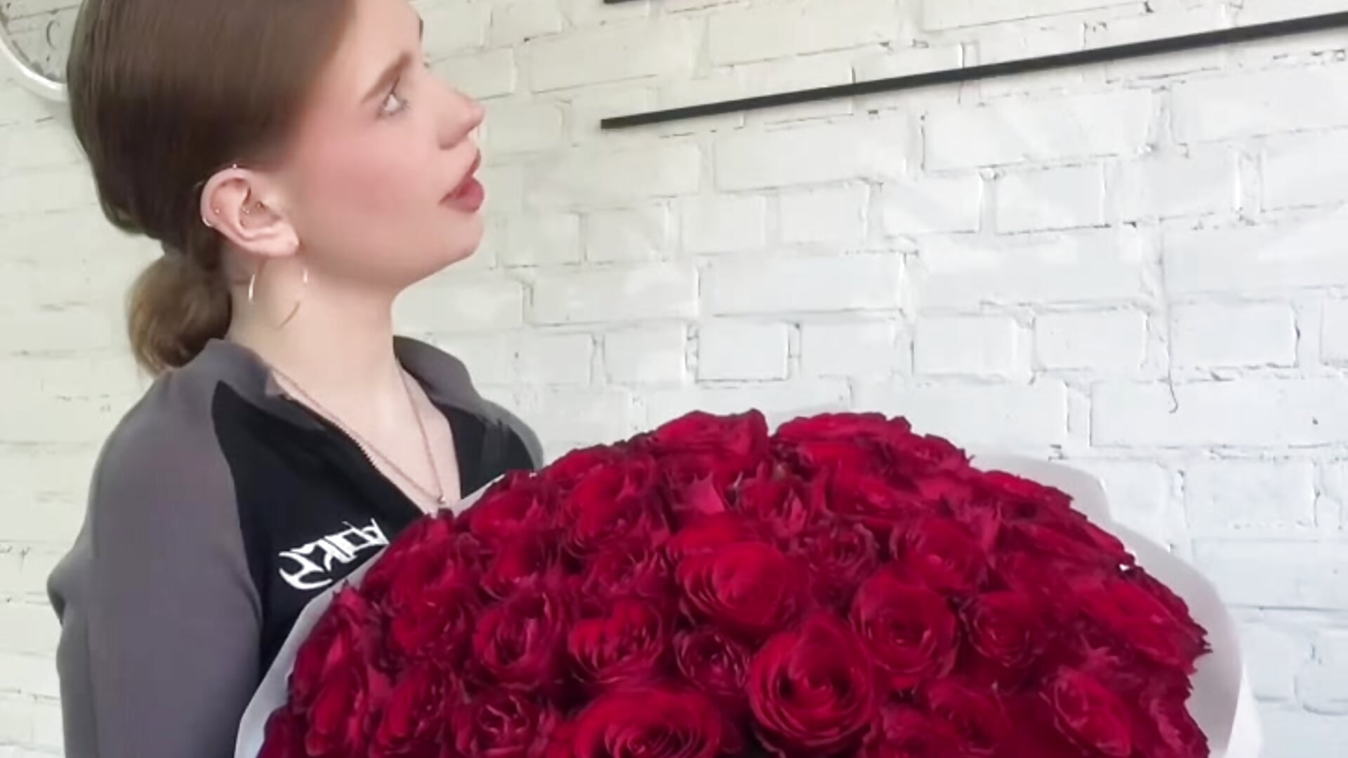 I'm with flowers - video oleh model kamera eva_drive