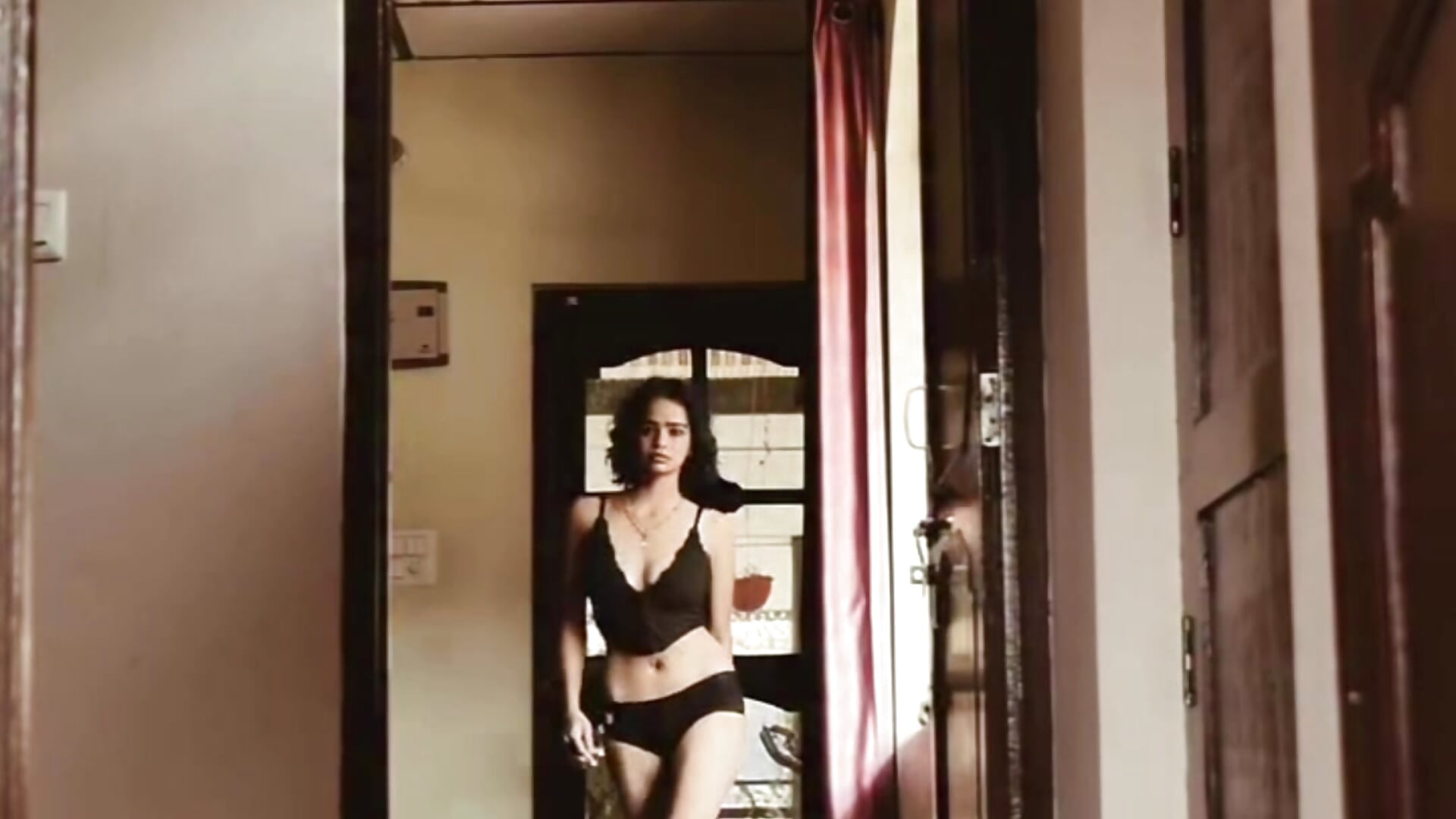 Ramp Walk with My Face 😁 😈 Lingerie Sexy Walk Love It - Video von Bobtail_Formal Cam-Model