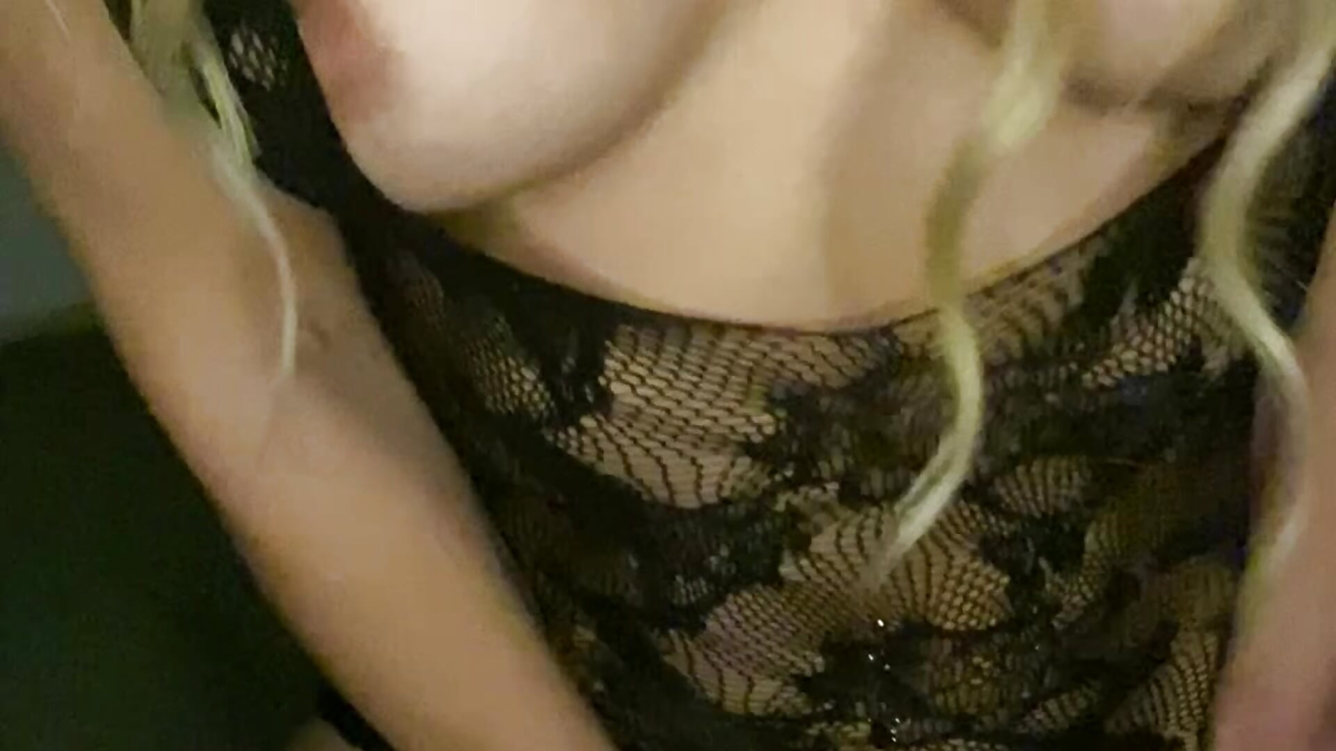 Je me doigte et joue la chienne ❤️‍🔥🫦💋💋 - video di Elyxa modella di cam