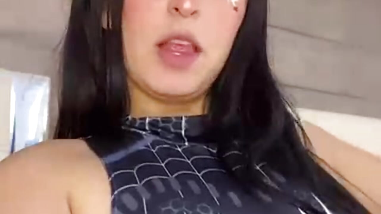 I tend to be a bit playful with my fingers. 🕷️🕸️💦 - MeganAdamms 캠 모델의 동영상